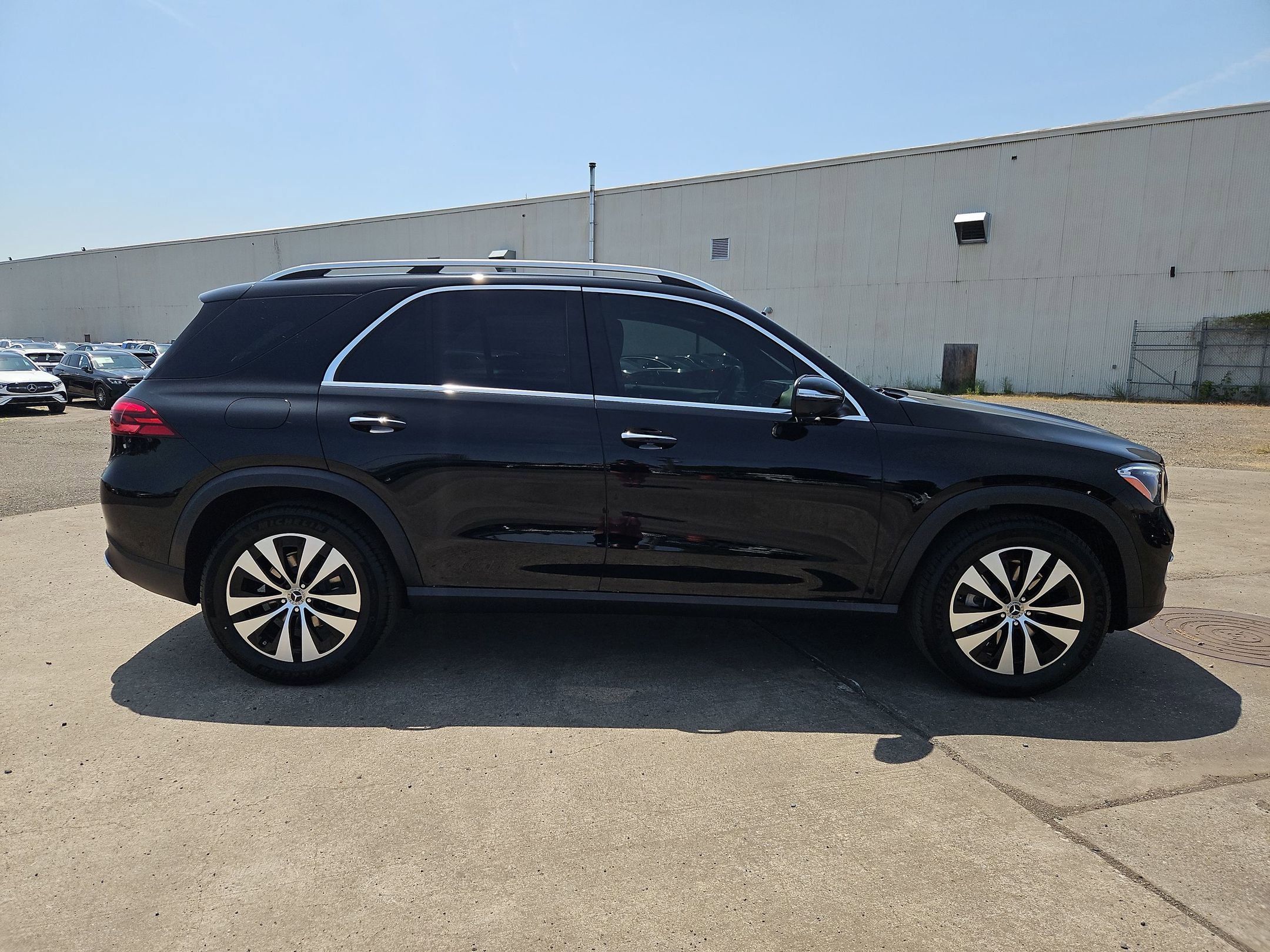 2025 Mercedes Benz GLE 350 4MATIC photo 2
