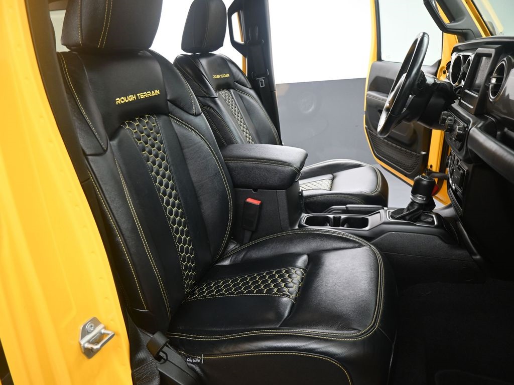 2019 Jeep Wrangler Unlimited Sahara photo 2