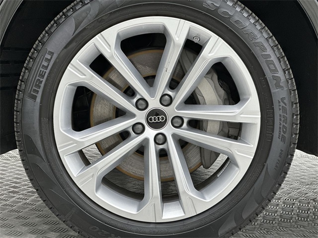 2025 Audi Q7 55 Premium photo 2