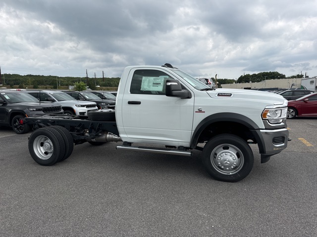 2024 Ram 5500 Tradesman photo 2