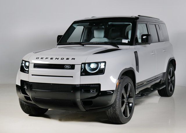 2026 Land Rover Defender X-Dynamic SE's photo