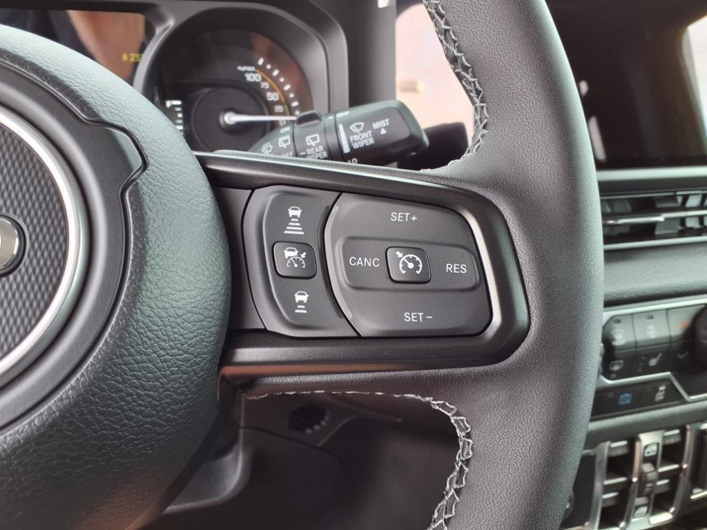 2025 Jeep Wrangler Sport S 4xe photo 19