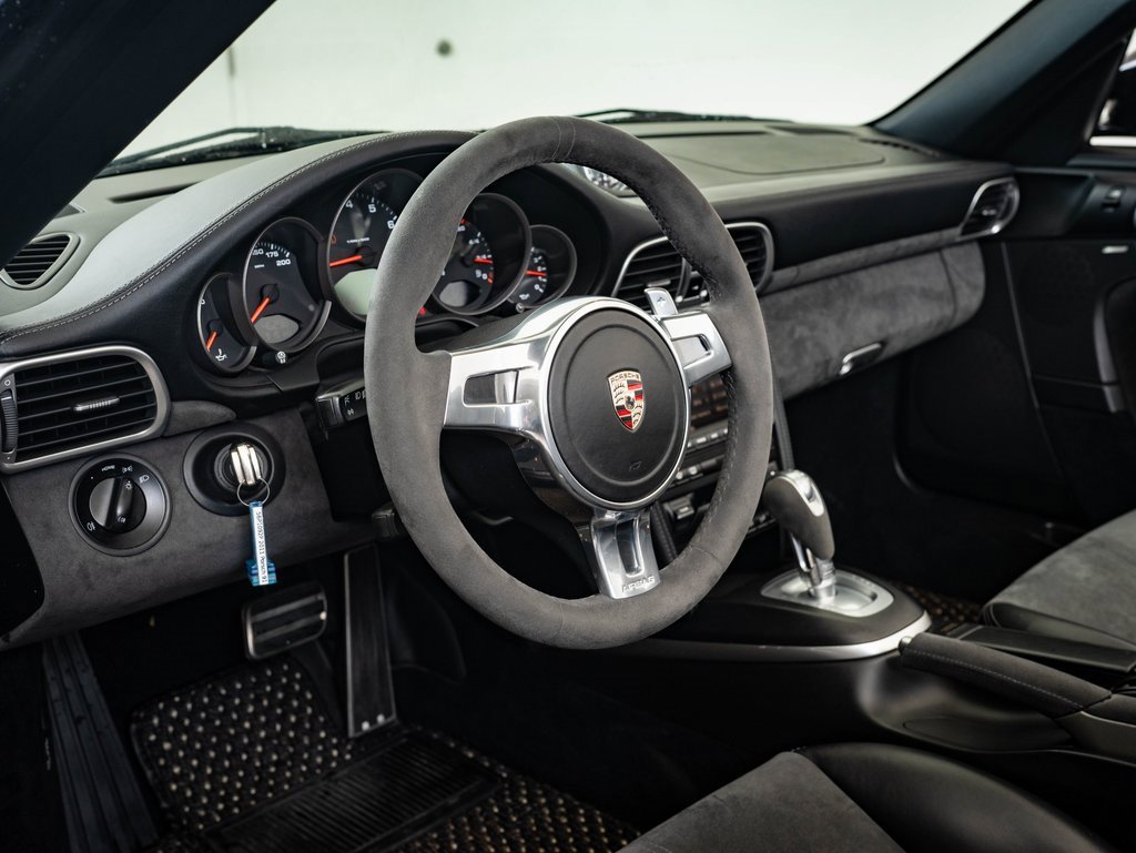 2011 Porsche 911 GTS photo 5