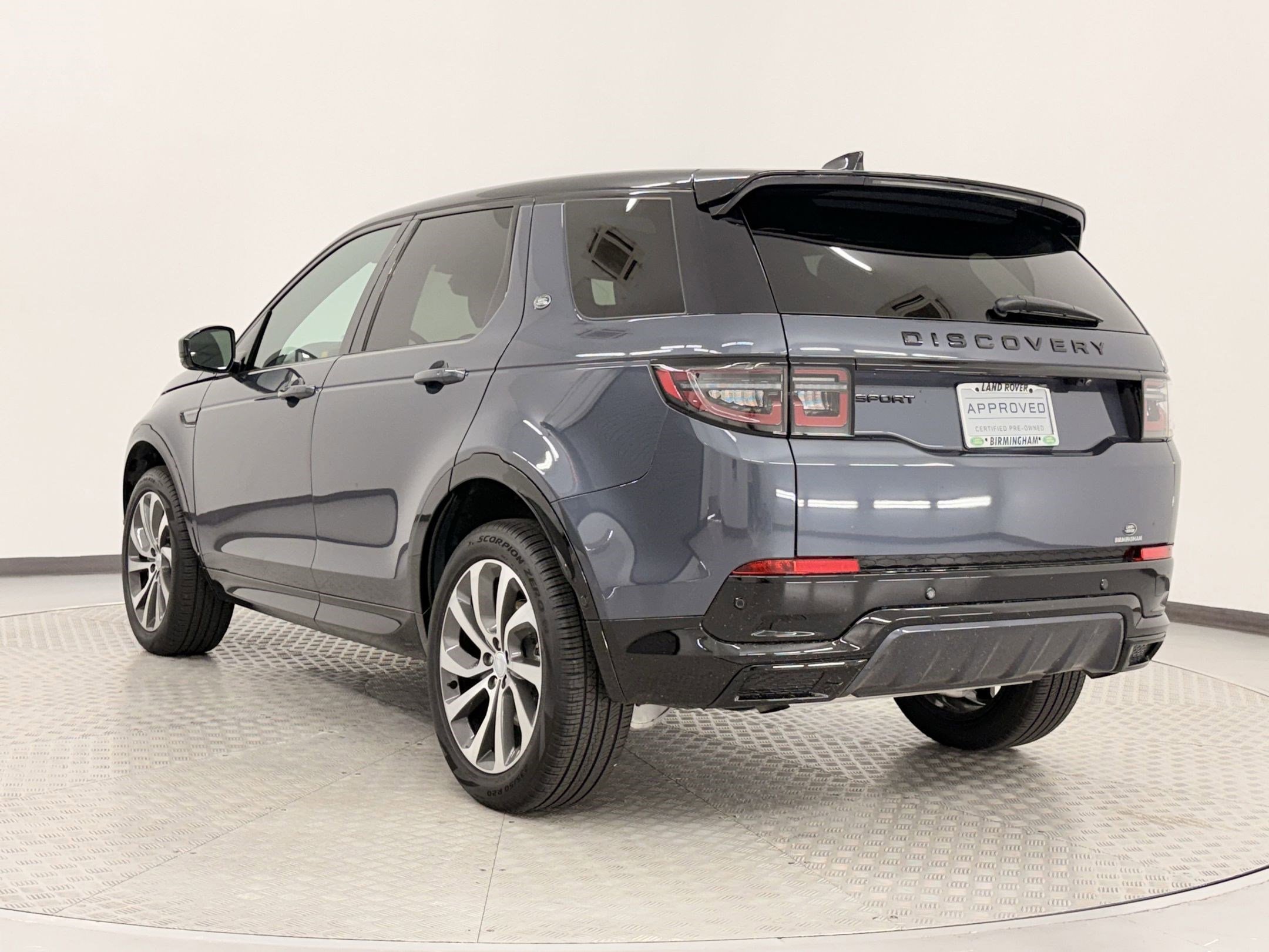 2025 Land Rover Discovery Sport Dynamic SE photo 2