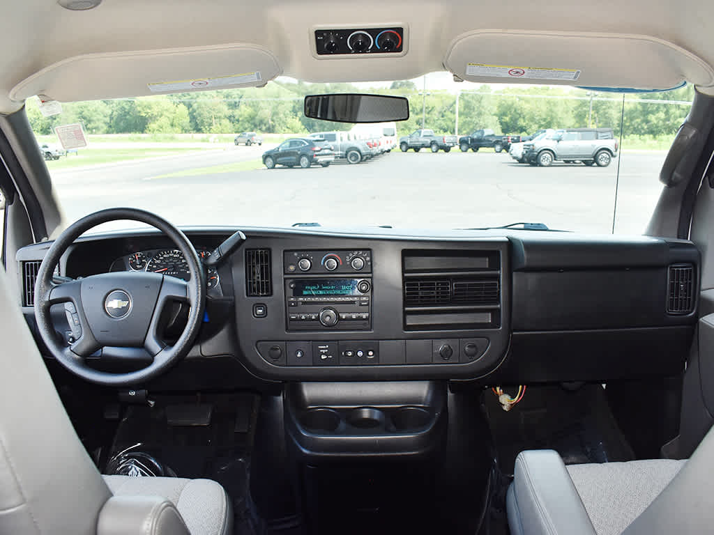 2014 Chevrolet Express 2500 LT photo 3