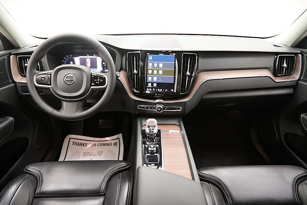 2023 VOLVO XC60 - Image 26