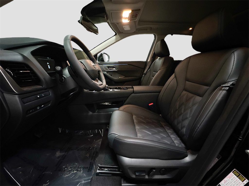 2026 Nissan Rogue Platinum photo 3