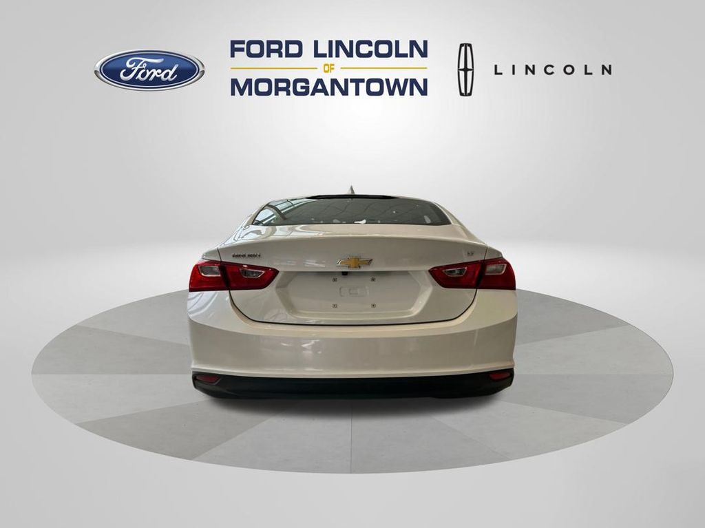 2017 Chevrolet Malibu 1LT photo 3