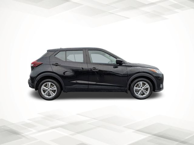 2023 Nissan Kicks S photo 2