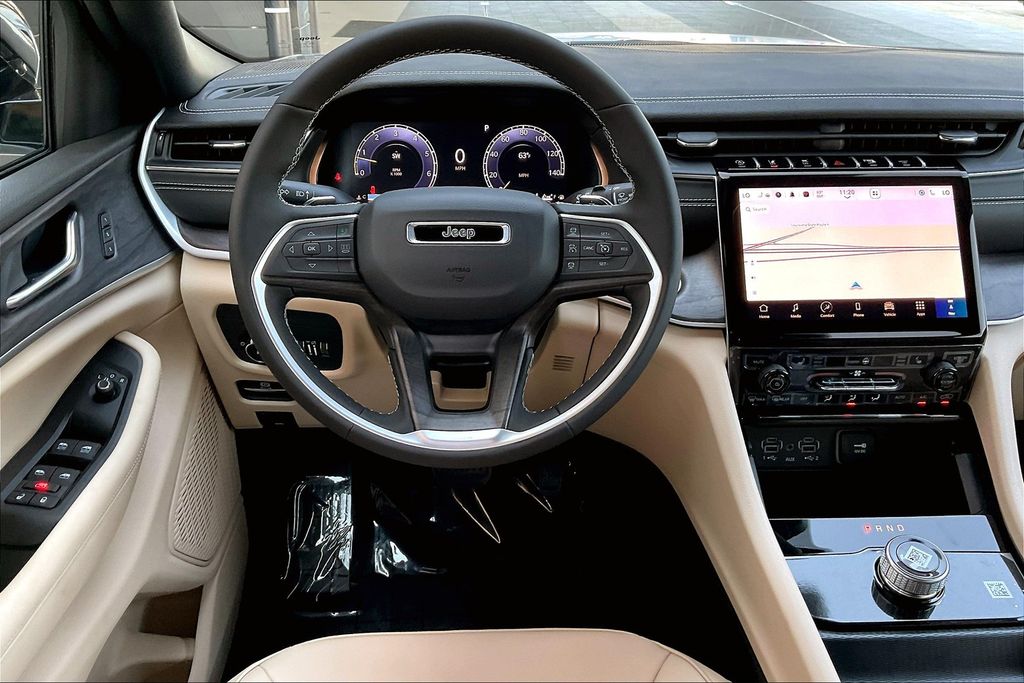 2025 Jeep Grand Cherokee Limited photo 13
