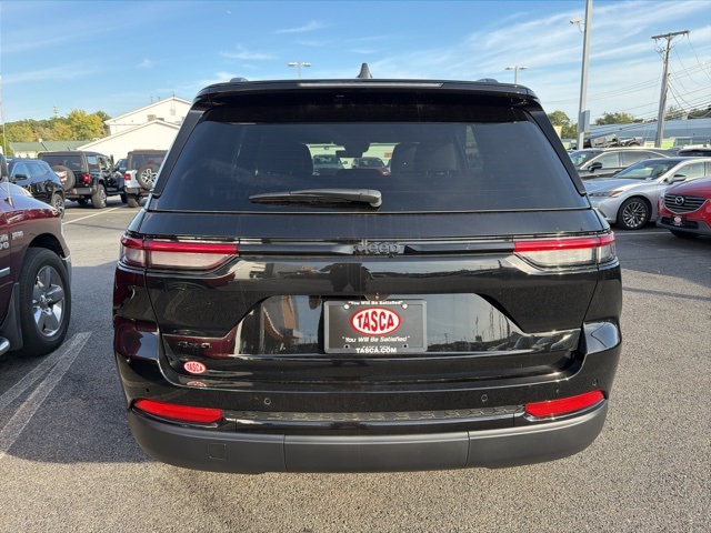 2025 Jeep Grand Cherokee Altitude photo 4