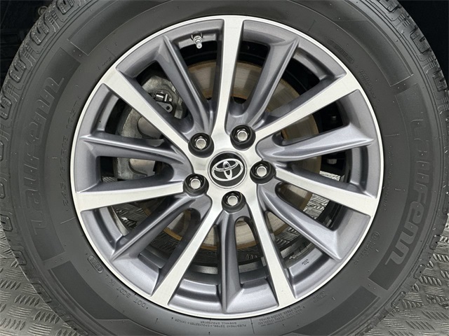 2019 Toyota Highlander SE photo 2