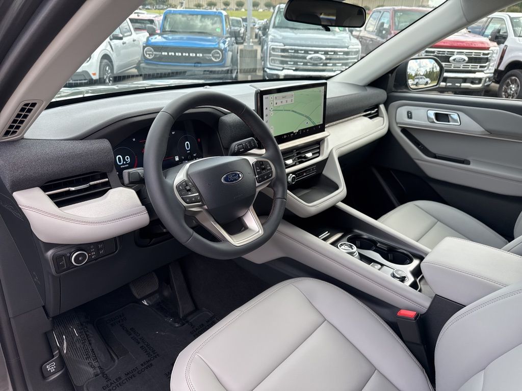 2025 Ford Explorer photo 11