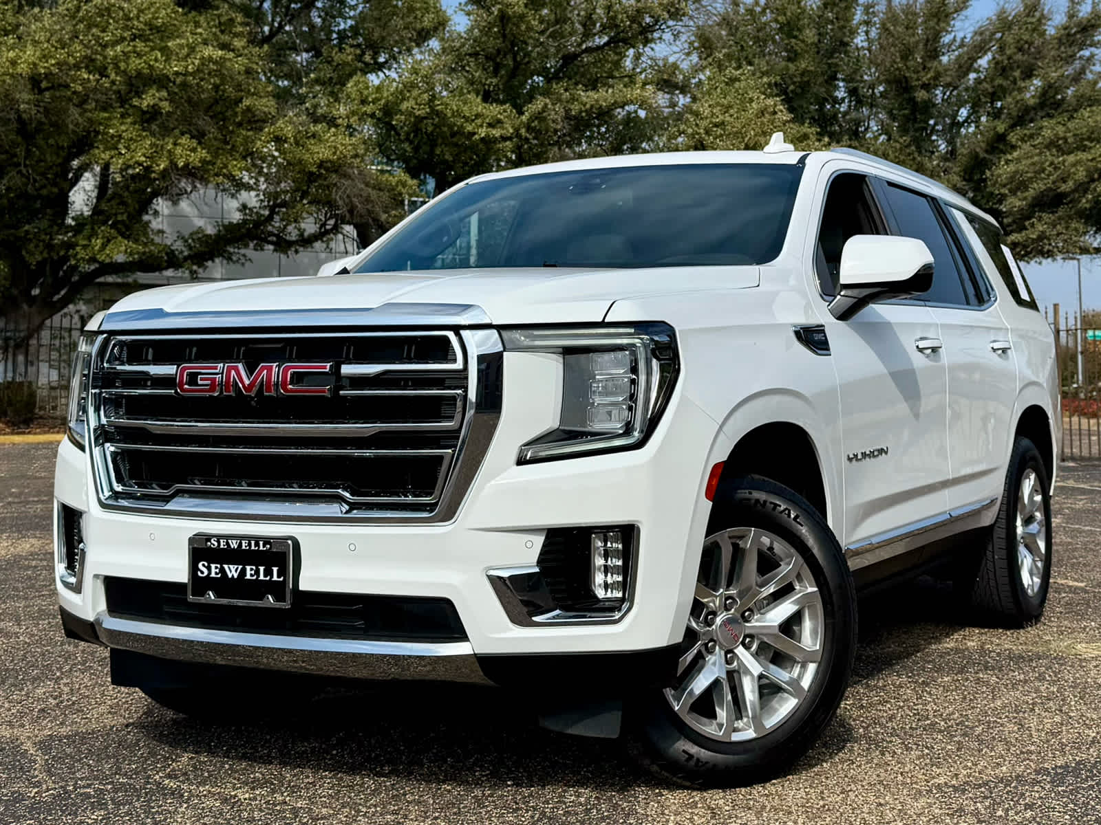 2022 GMC Yukon SLT's photo