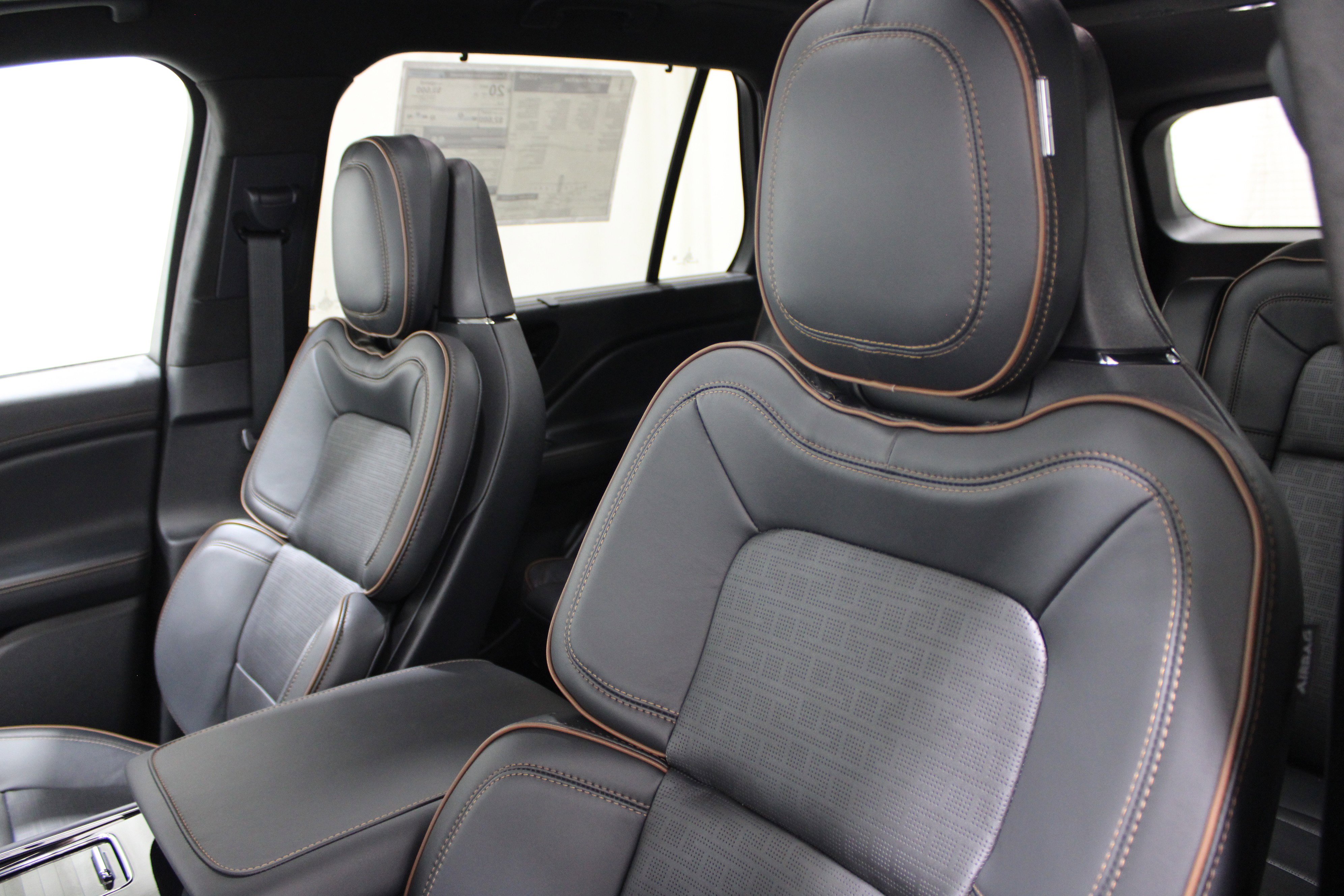 2025 Lincoln Aviator Black Label photo 4