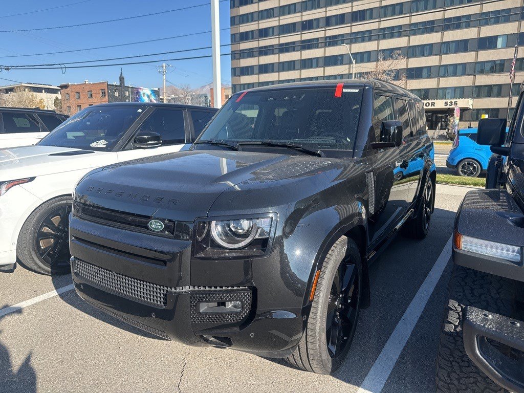 2025 Land Rover Defender X-Dynamic SE's photo