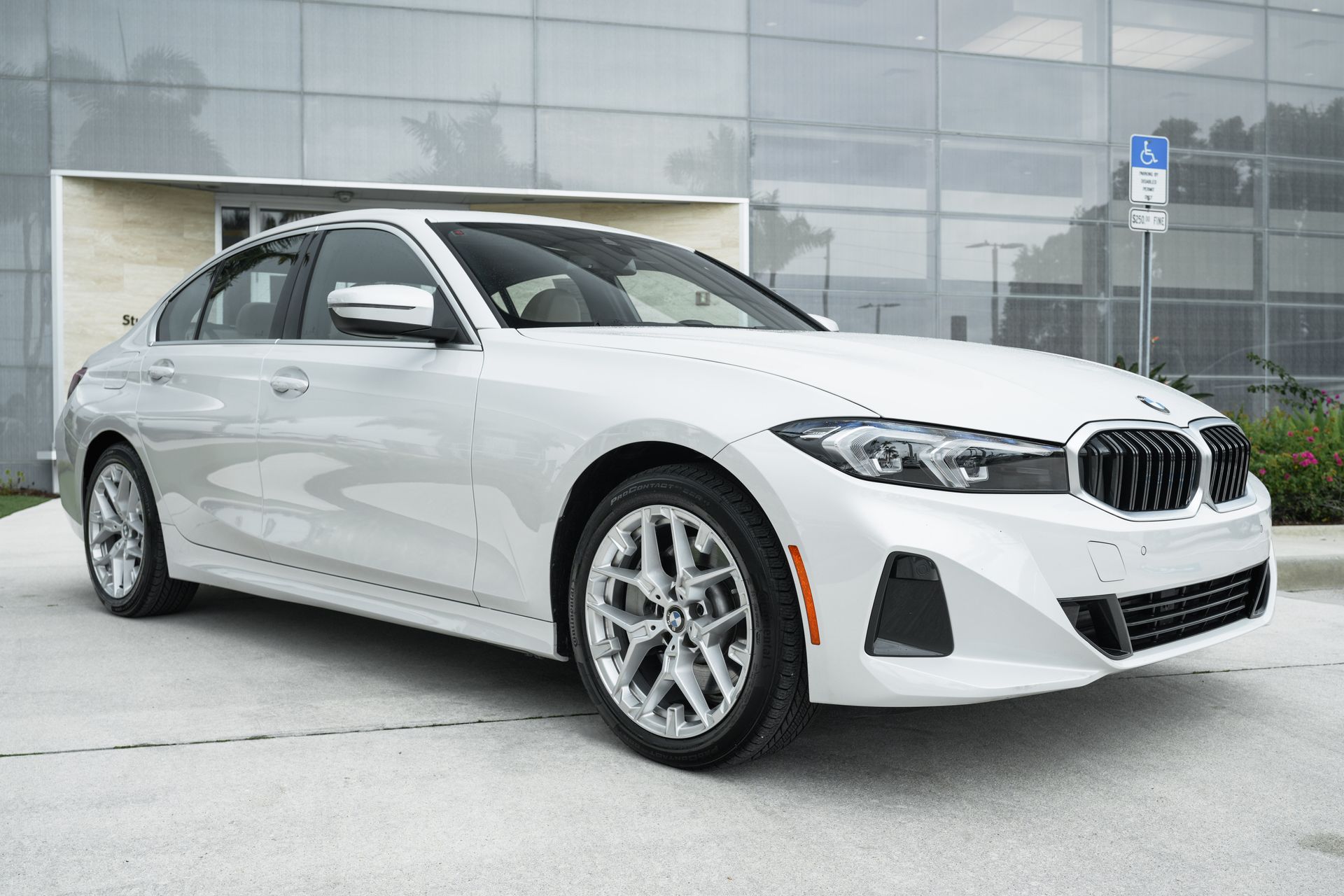 2025 Bmw 330i photo 2