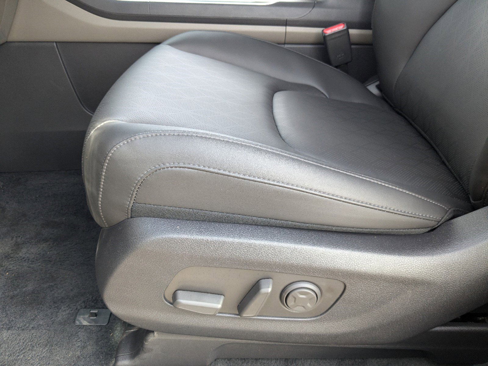 2025 Kia Carnival EX photo 19