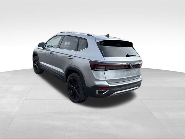 2025 Volkswagen Taos SEL photo 3