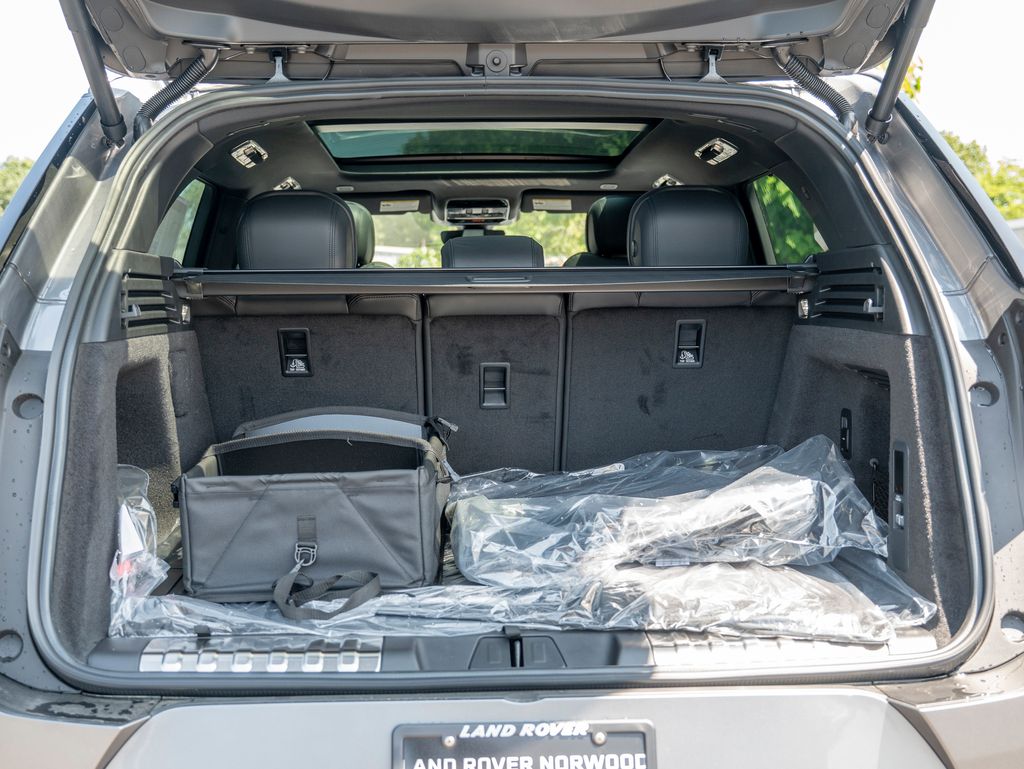 2025 Land Rover Range Rover Sport SE photo 25