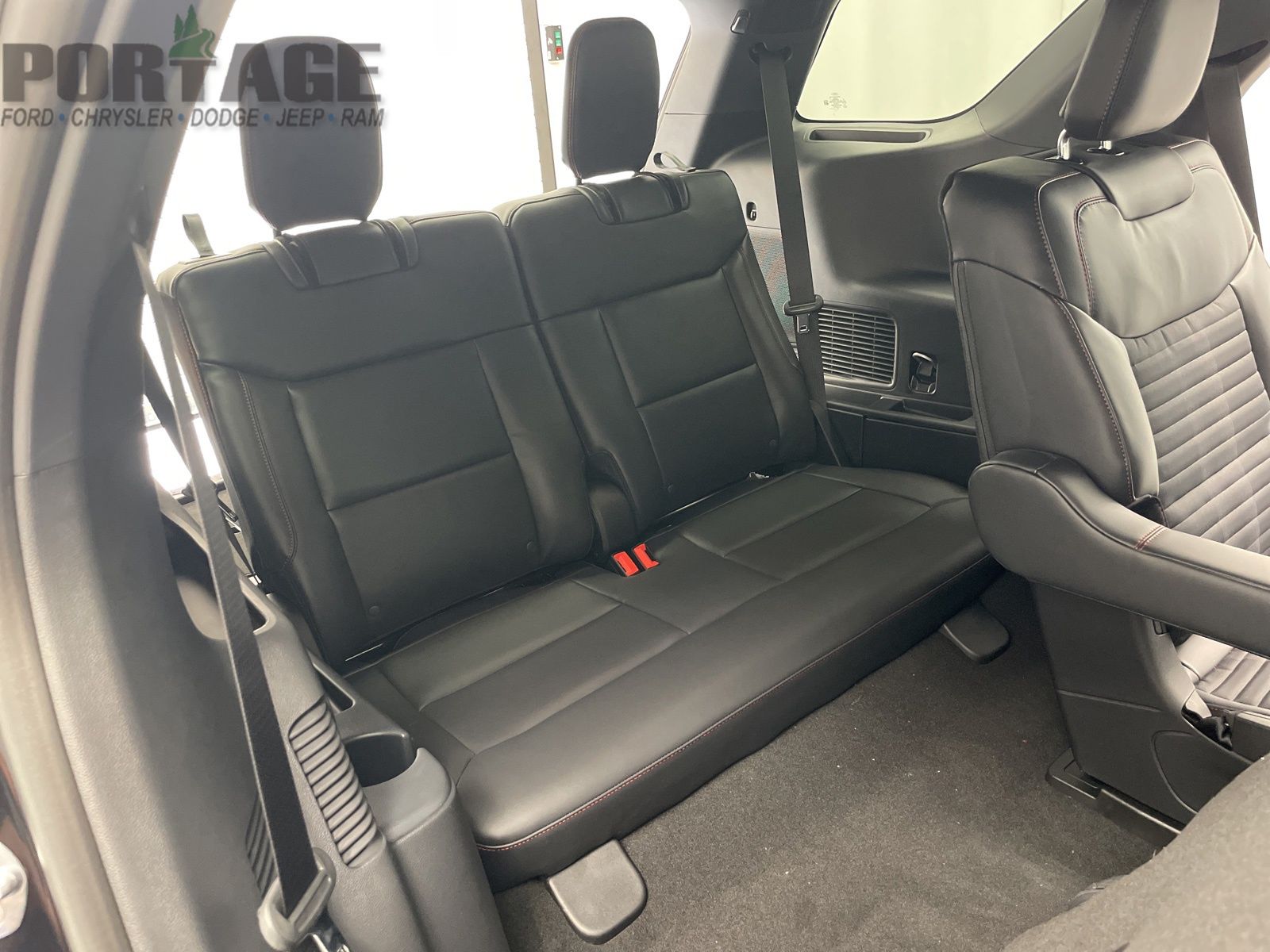 2025 Ford Explorer ST-Line photo 38