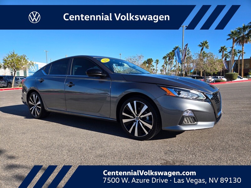 2022 Nissan Altima SR's photo