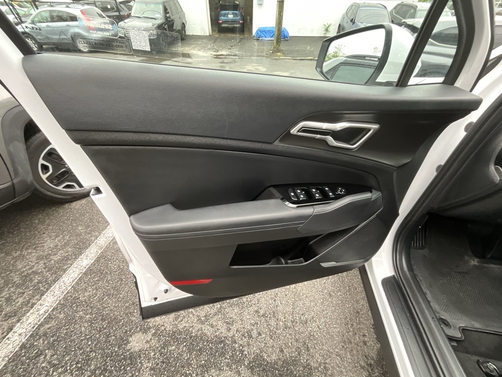 2025 Kia Sportage EX photo 8