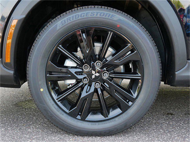 2025 Mitsubishi Eclipse Cross LE photo 3