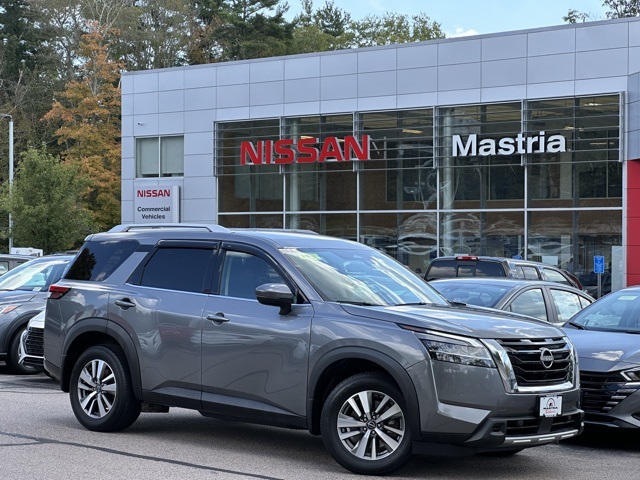 2023 Nissan Pathfinder SL's photo