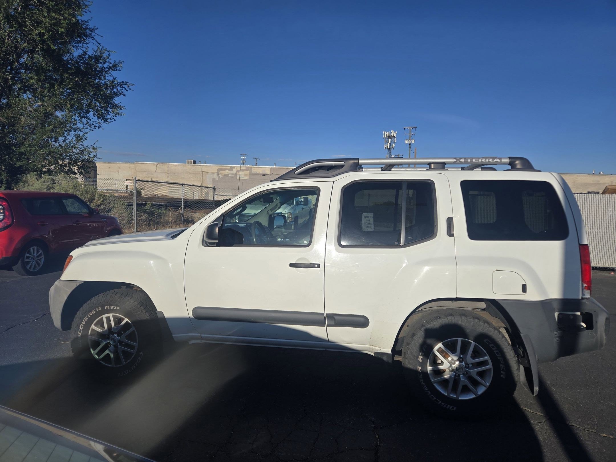 2014 Nissan Xterra S photo 2