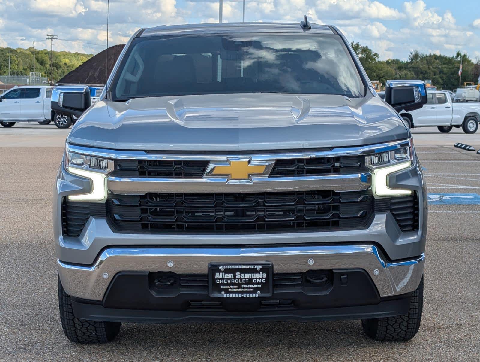 2026 Chevrolet Silverado 1500 LT photo 2