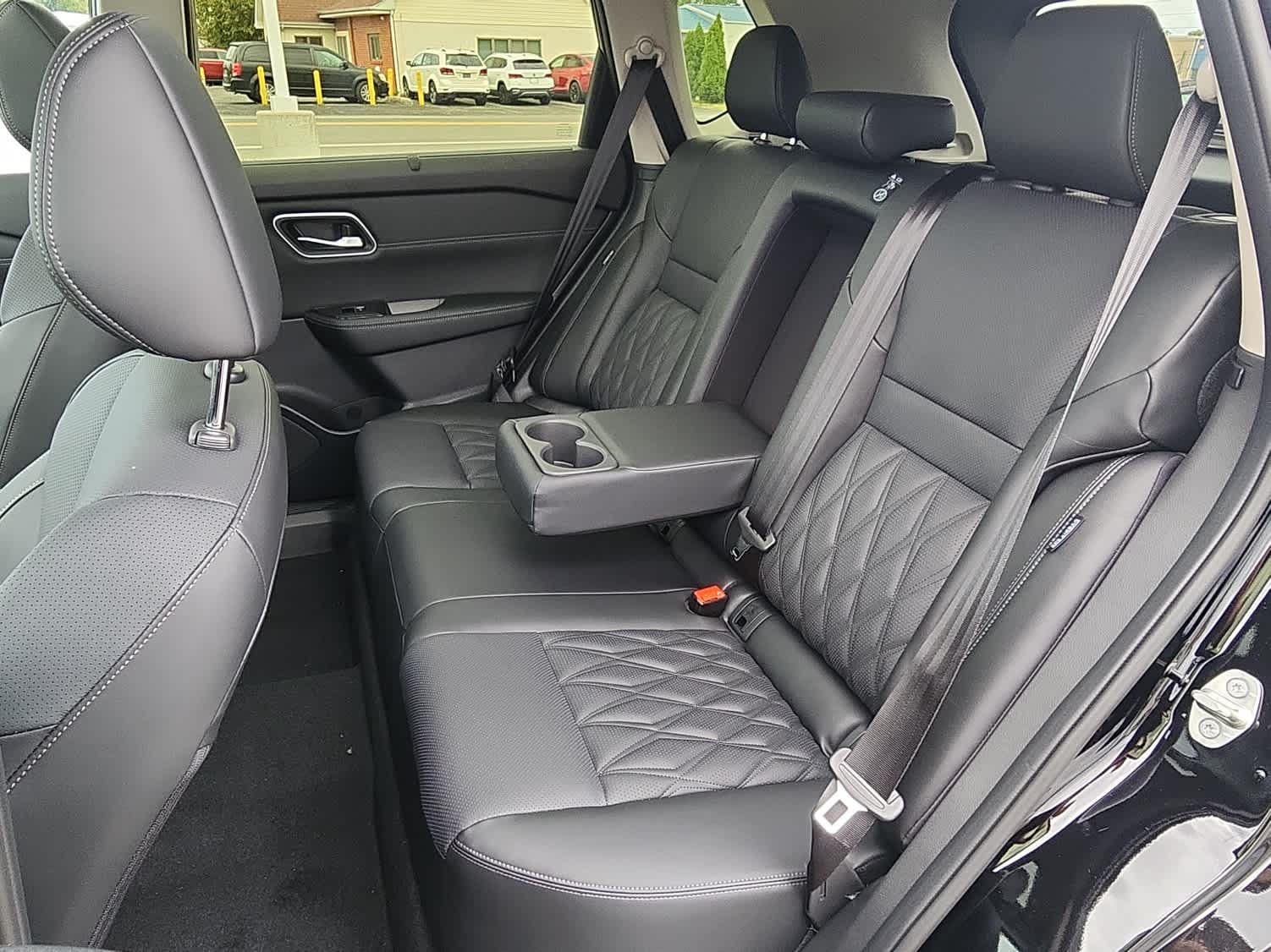2026 Nissan Rogue Platinum photo 2