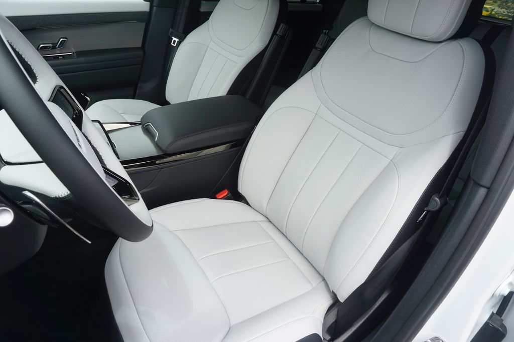 2025 Land Rover Range Rover Sport SE photo 18