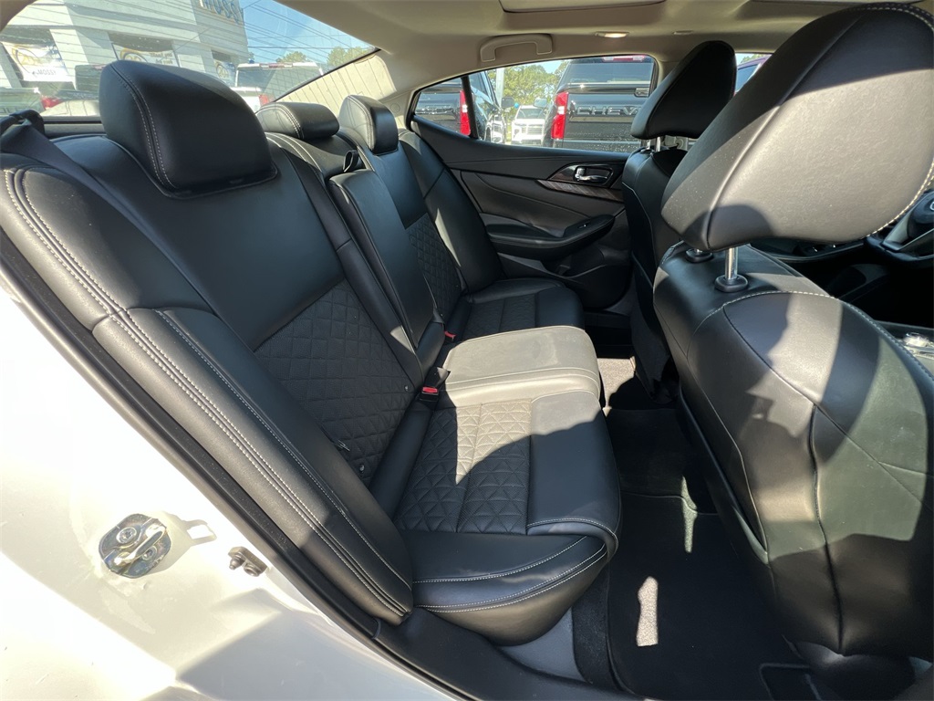 2017 Nissan Maxima Platinum photo 32