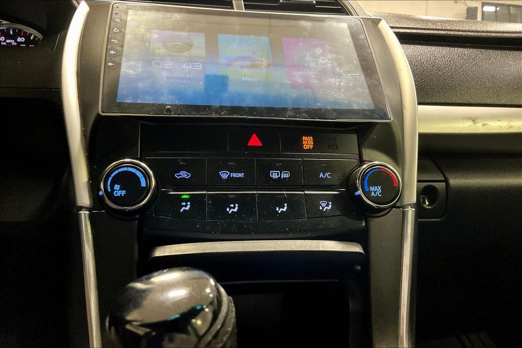 2015 Toyota Camry XLE photo 20