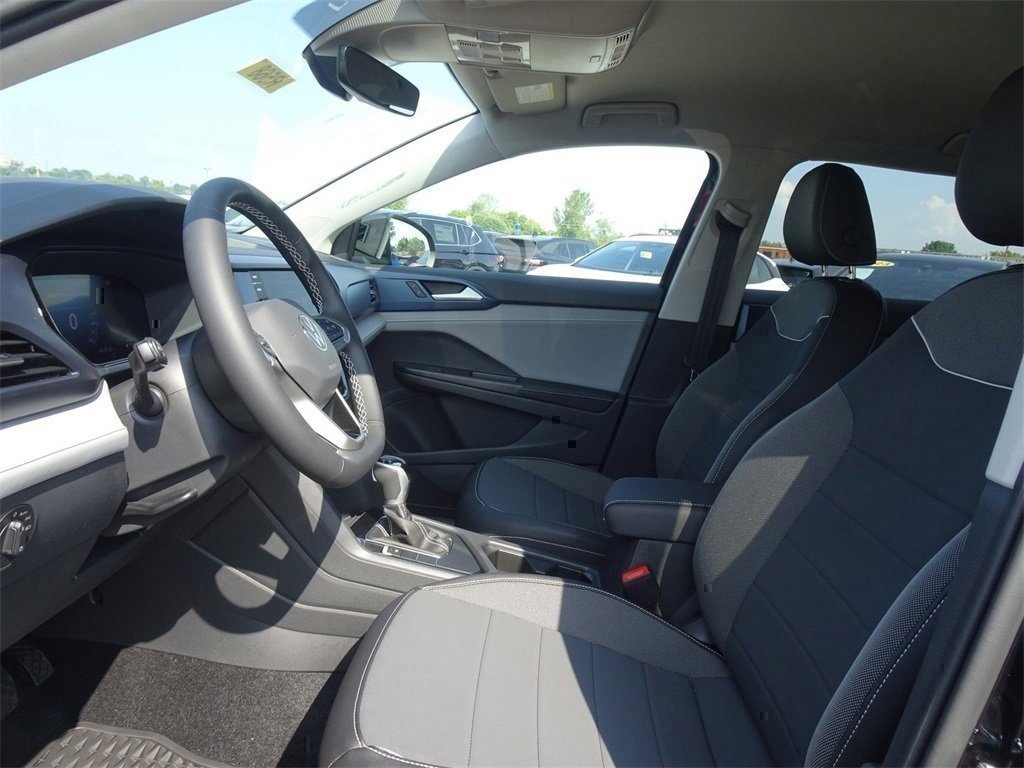 2024 Volkswagen Taos SE photo 10