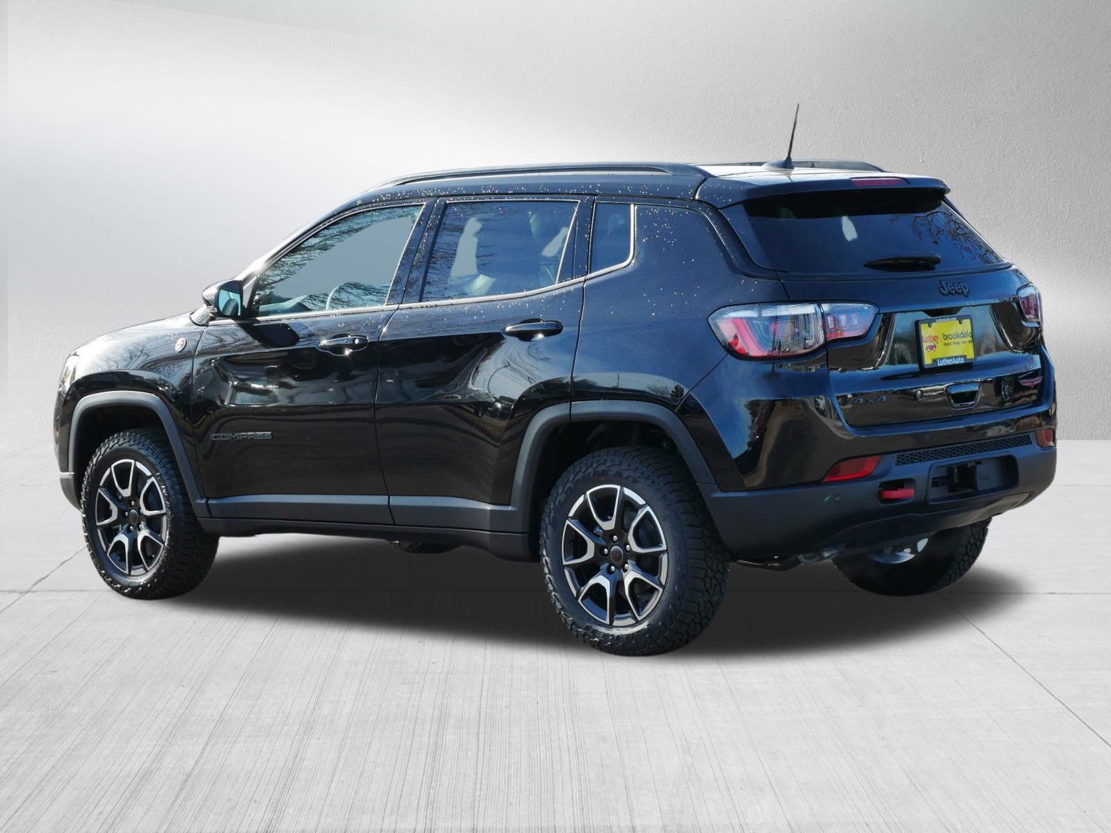 2026 Jeep Compass Trailhawk photo 4