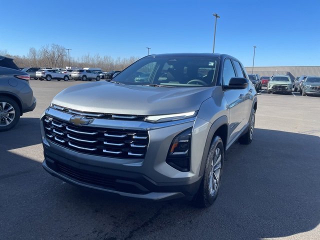 2025 Chevrolet Equinox LT photo 3