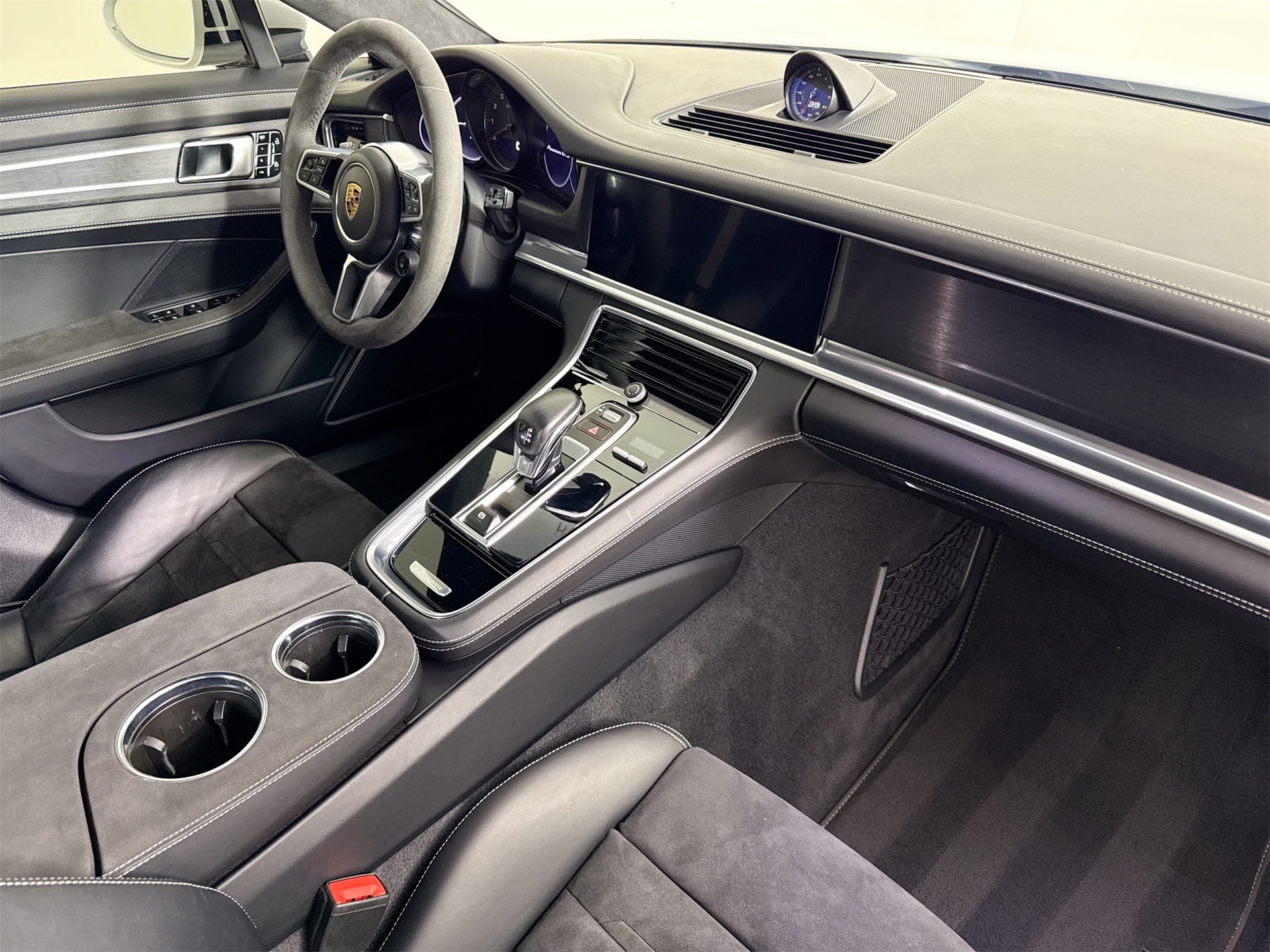 2019 Porsche Panamera GTS photo 27