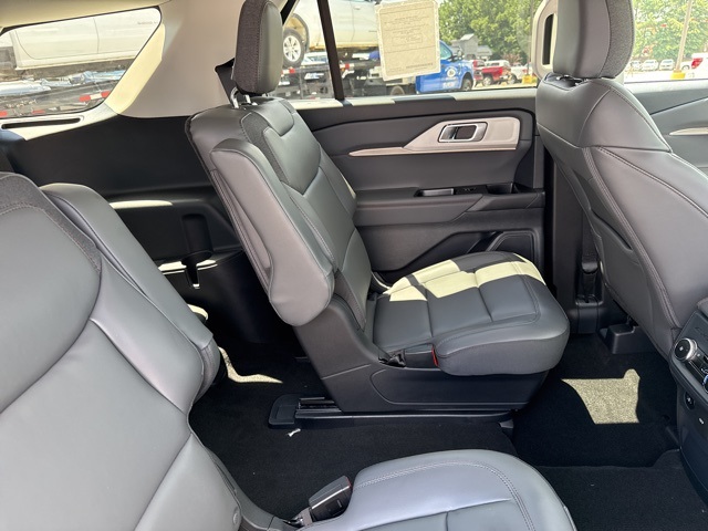 2025 Ford Explorer photo 16