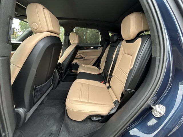 2025 Porsche Cayenne E-Hybrid Turbo photo 19