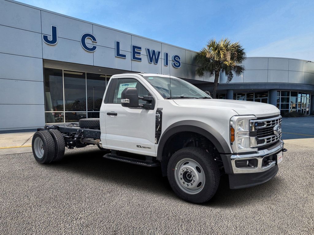 2025 Ford F-550 Super Duty Chassis Cab XL's photo