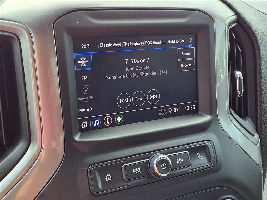 2024 Chevrolet Silverado 1500 Custom photo 4