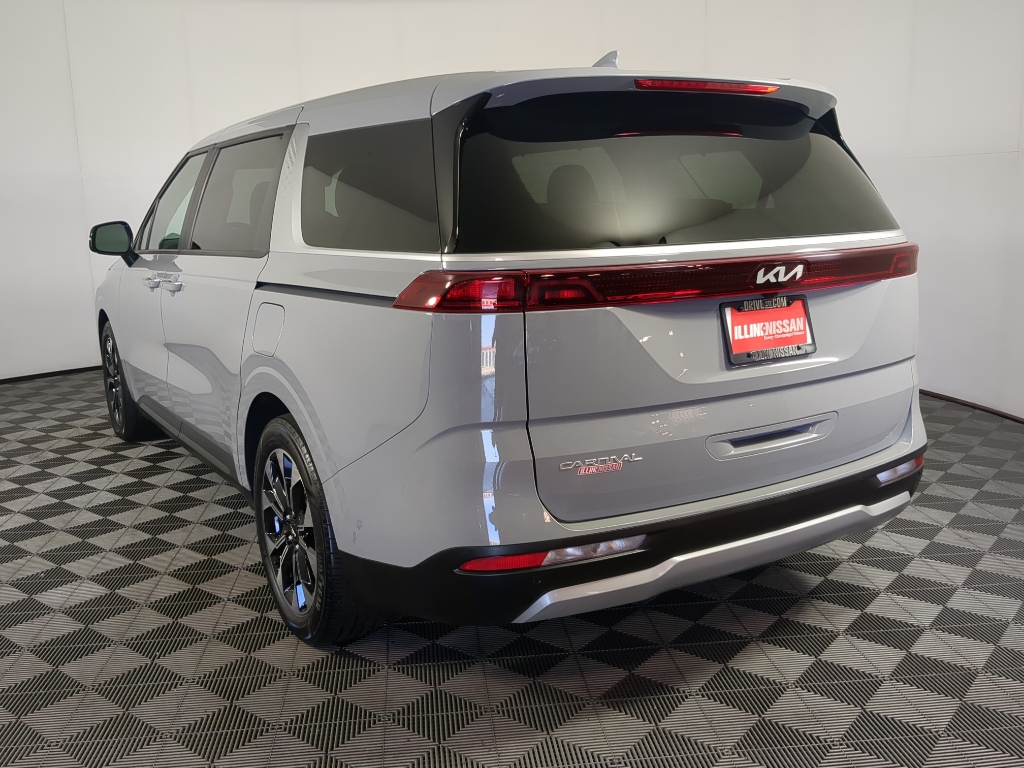 2024 Kia Carnival EX photo 6