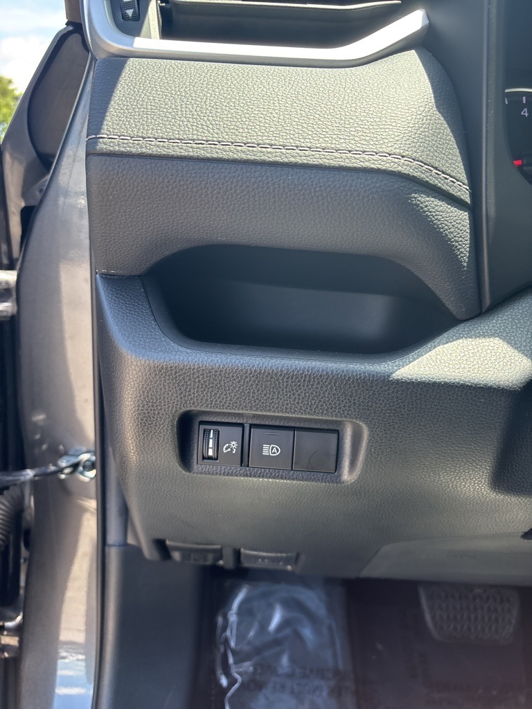 2021 Toyota RAV4 XLE photo 17
