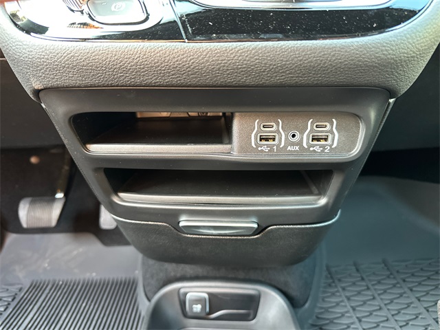 2025 Chrysler Pacifica photo 18