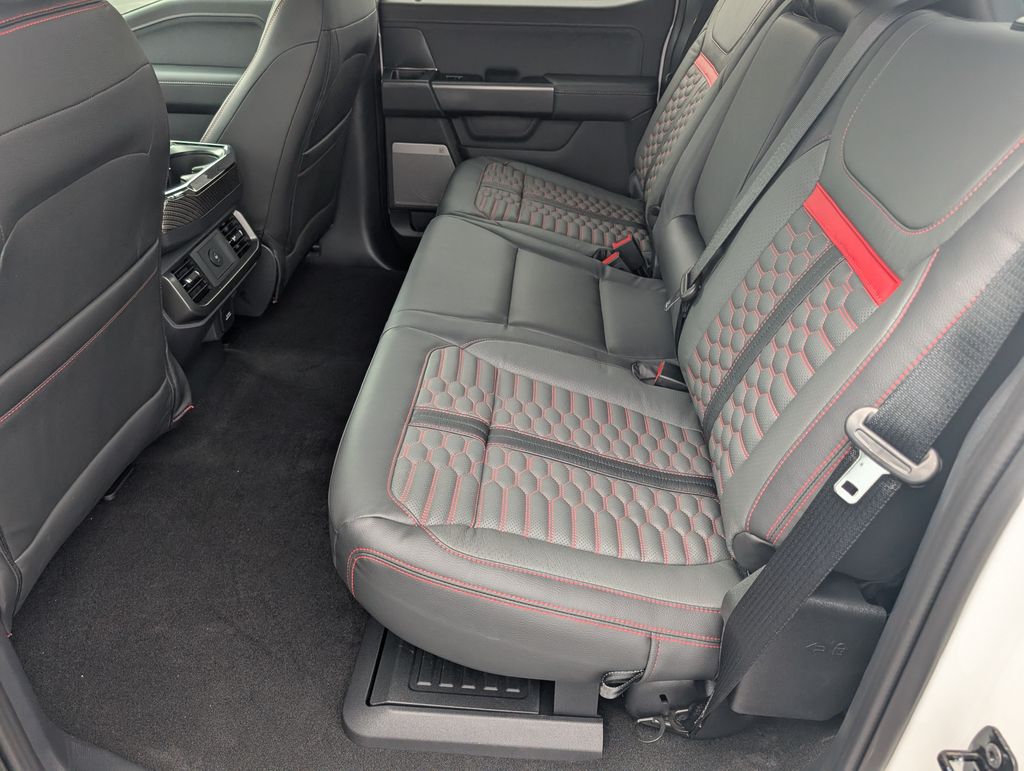 2025 Ford F-150 Lariat photo 8
