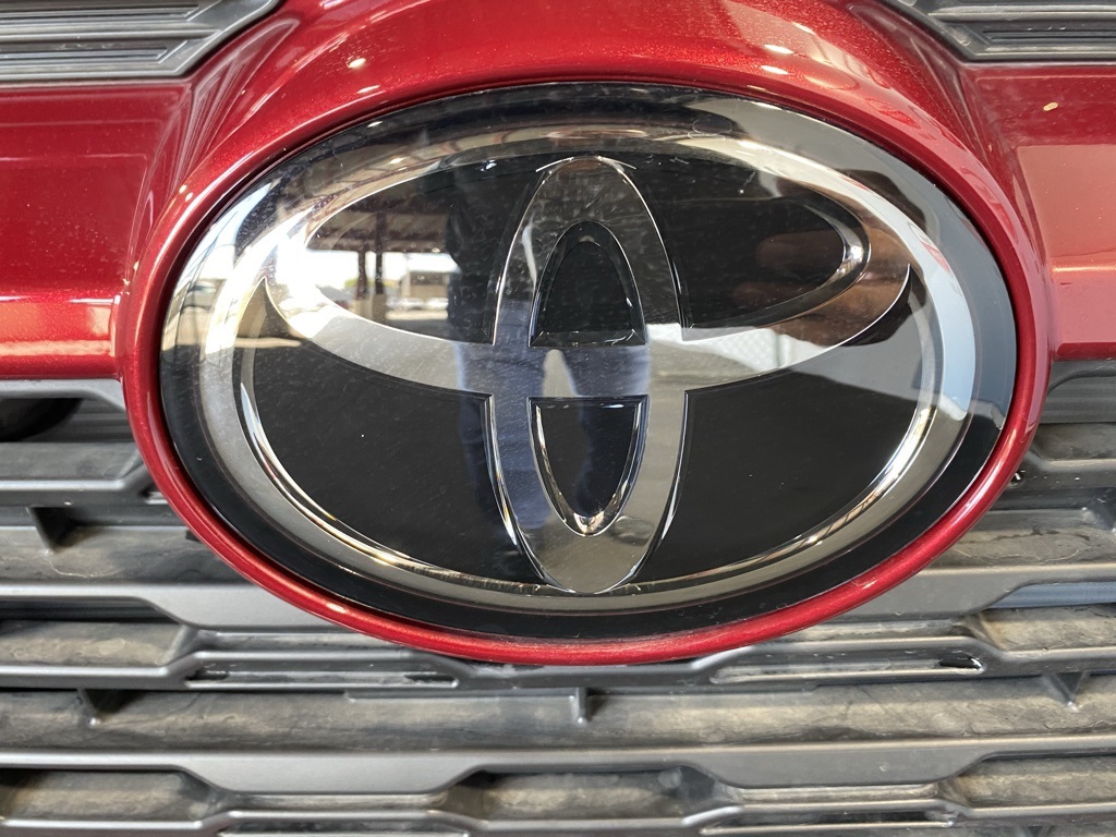 2025 Toyota RAV4 LE photo 12