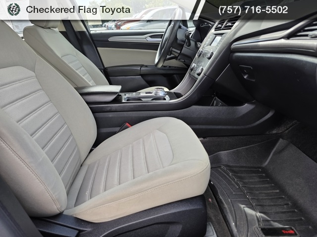 2020 Ford Fusion S photo 38