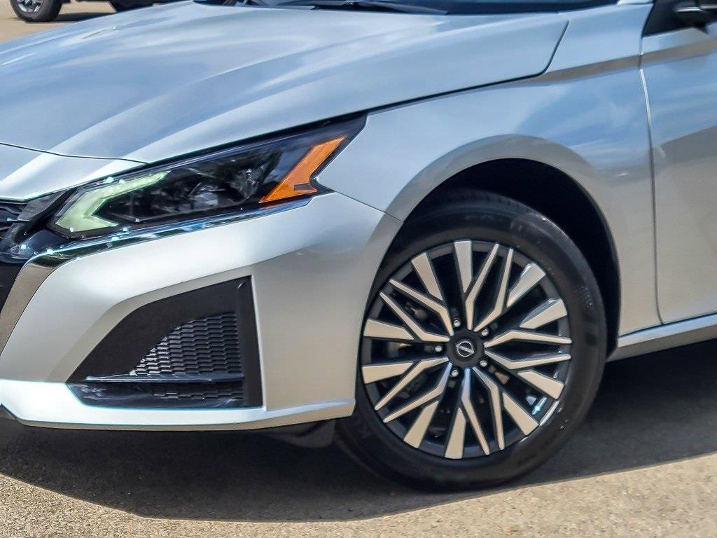 2025 Nissan Altima SV photo 4